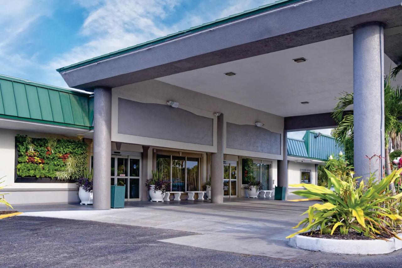 Getaway At The Marina Aparthotel South Bradenton Exterior photo