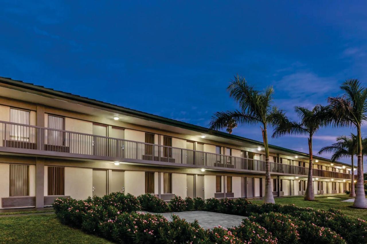 Getaway At The Marina Aparthotel South Bradenton Exterior photo