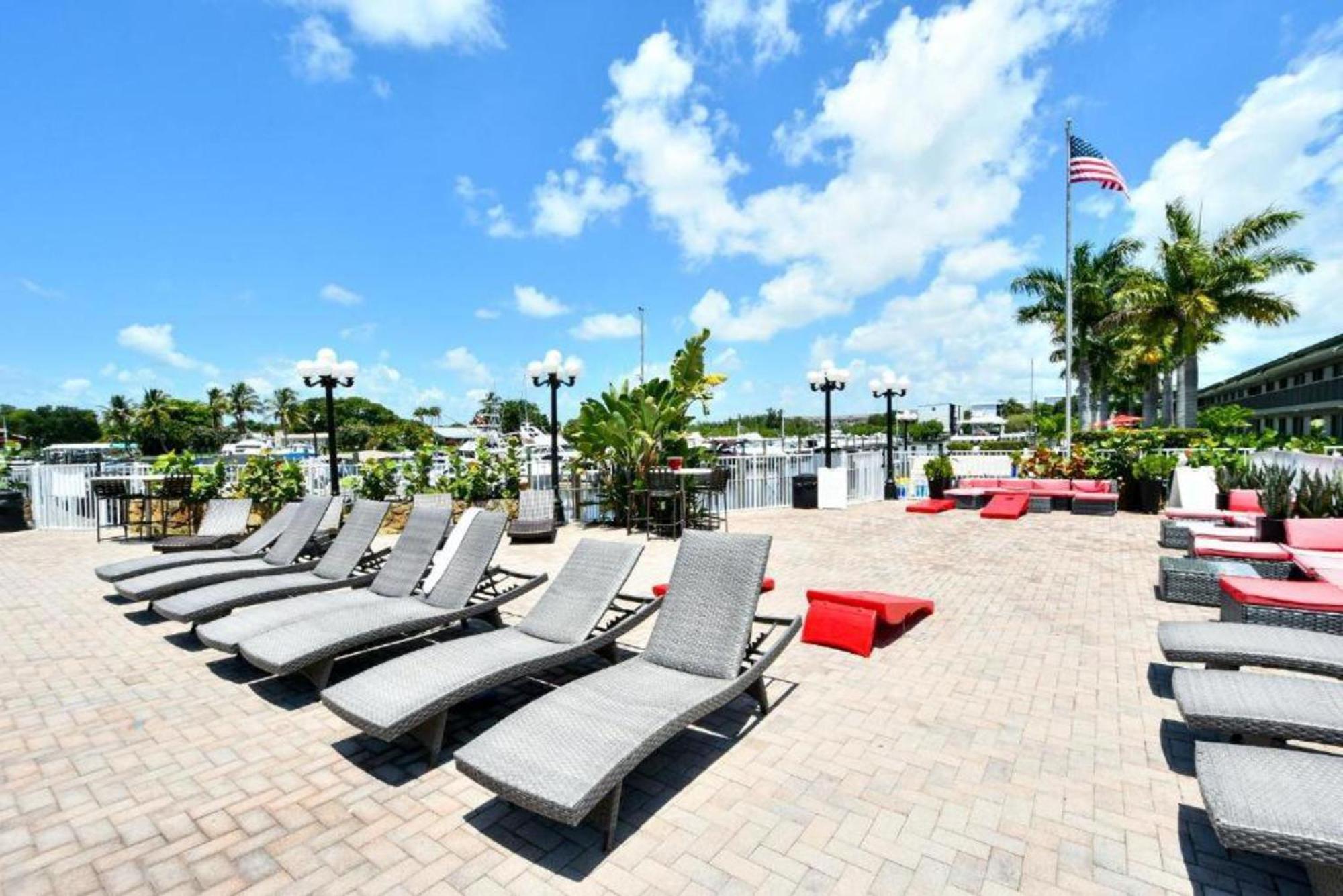 Getaway At The Marina Aparthotel South Bradenton Exterior photo